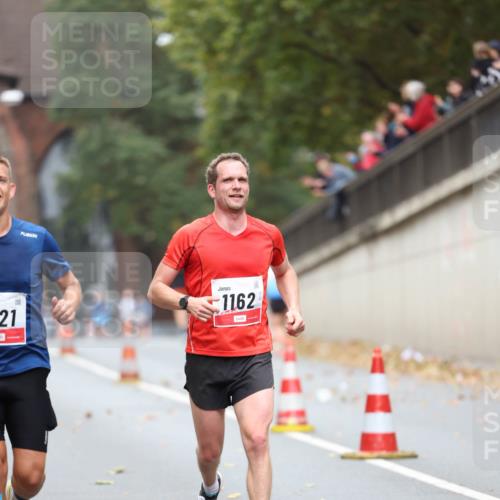 05.10.2025 - 20. swb-Marathon Bremen Michael Strokosch http://msf.ph/oto/9212082 05.10.2025 12:13:35 Laufen 21, 1162 meine-sportfotos.de