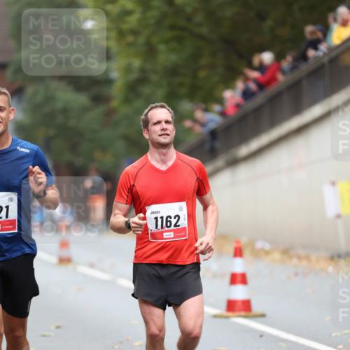 05.10.2025 - 20. swb-Marathon Bremen Michael Strokosch http://msf.ph/oto/9212084 05.10.2025 12:13:35 Laufen 21, 1162 meine-sportfotos.de