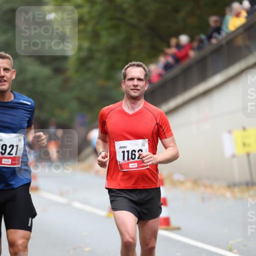 05.10.2025 - 20. swb-Marathon Bremen Michael Strokosch http://msf.ph/oto/9212086 05.10.2025 12:13:36 Laufen 921, 1162 meine-sportfotos.de