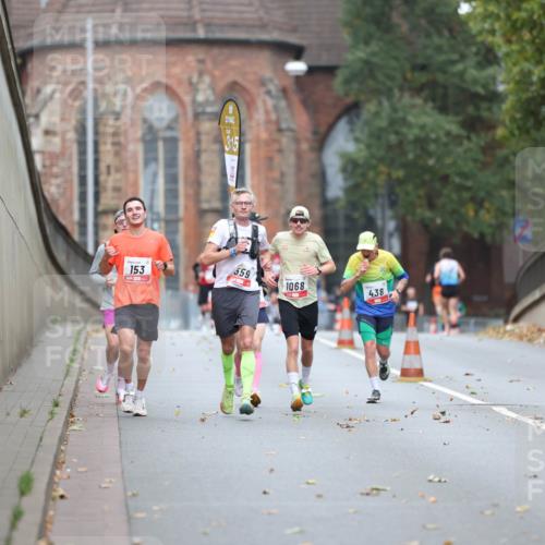 05.10.2025 - 20. swb-Marathon Bremen Michael Strokosch http://msf.ph/oto/9212088 05.10.2025 12:13:42 Laufen 153, 559, 1068, 438 meine-sportfotos.de