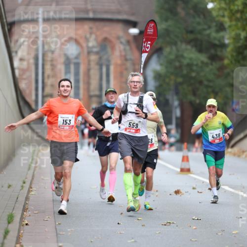 05.10.2025 - 20. swb-Marathon Bremen Michael Strokosch http://msf.ph/oto/9212098 05.10.2025 12:13:45 Laufen 153, 559, 15, 68, 438 meine-sportfotos.de