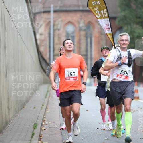 05.10.2025 - 20. swb-Marathon Bremen Michael Strokosch http://msf.ph/oto/9212105 05.10.2025 12:13:46 Laufen 3, 15, 153, 559, 438 meine-sportfotos.de