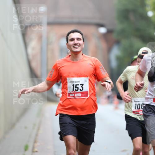 05.10.2025 - 20. swb-Marathon Bremen Michael Strokosch http://msf.ph/oto/9212114 05.10.2025 12:13:48 Laufen 00042, 153, 106, 9, 559, 00924 meine-sportfotos.de