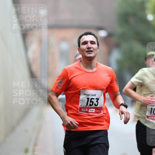 05.10.2025 - 20. swb-Marathon Bremen Michael Strokosch http://msf.ph/oto/9212118 05.10.2025 12:13:49 Laufen 00042, 153, 1068, 5, 00924 meine-sportfotos.de
