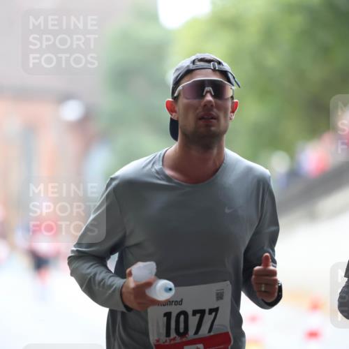 05.10.2025 - 20. swb-Marathon Bremen Michael Strokosch http://msf.ph/oto/9212122 05.10.2025 12:13:51 Laufen 1077 meine-sportfotos.de