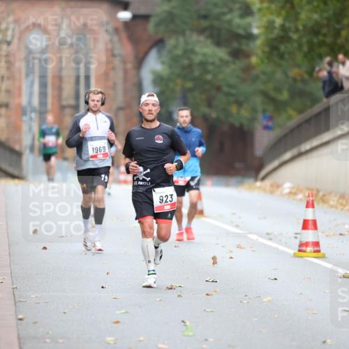 05.10.2025 - 20. swb-Marathon Bremen Michael Strokosch http://msf.ph/oto/9212158 05.10.2025 12:14:02 Laufen 1969, 19, 923 meine-sportfotos.de