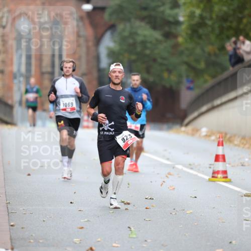 05.10.2025 - 20. swb-Marathon Bremen Michael Strokosch http://msf.ph/oto/9212160 05.10.2025 12:14:02 Laufen 1969, 923 meine-sportfotos.de