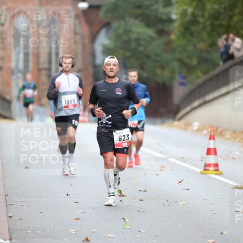 05.10.2025 - 20. swb-Marathon Bremen Michael Strokosch http://msf.ph/oto/9212162 05.10.2025 12:14:02 Laufen 1969, 923 meine-sportfotos.de