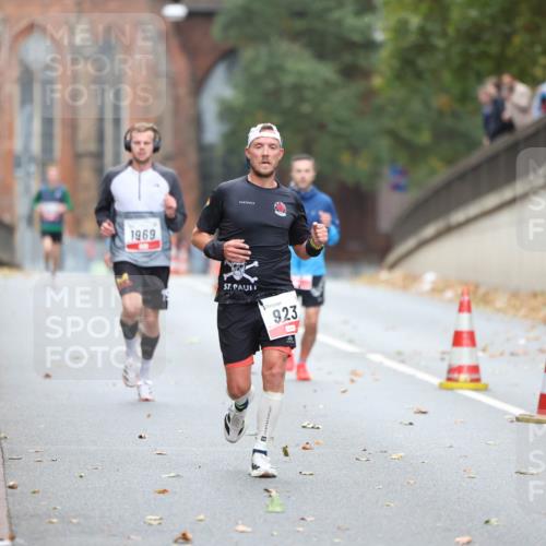 05.10.2025 - 20. swb-Marathon Bremen Michael Strokosch http://msf.ph/oto/9212163 05.10.2025 12:14:03 Laufen 1969, 923 meine-sportfotos.de