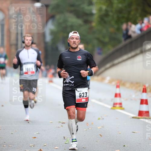 05.10.2025 - 20. swb-Marathon Bremen Michael Strokosch http://msf.ph/oto/9212167 05.10.2025 12:14:04 Laufen 1969, 923, 20 meine-sportfotos.de