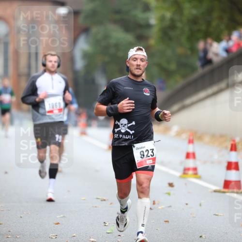 05.10.2025 - 20. swb-Marathon Bremen Michael Strokosch http://msf.ph/oto/9212168 05.10.2025 12:14:04 Laufen 923 meine-sportfotos.de
