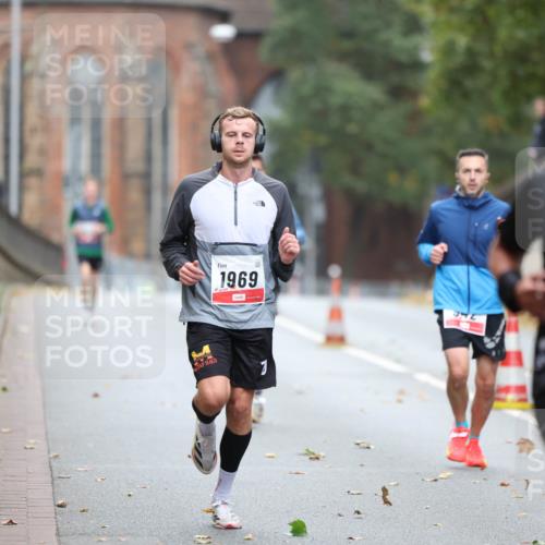 05.10.2025 - 20. swb-Marathon Bremen Michael Strokosch http://msf.ph/oto/9212171 05.10.2025 12:14:05 Laufen 1969, 1, 923 meine-sportfotos.de