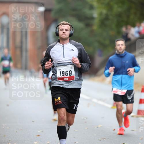 05.10.2025 - 20. swb-Marathon Bremen Michael Strokosch http://msf.ph/oto/9212175 05.10.2025 12:14:06 Laufen 1969, 7 meine-sportfotos.de
