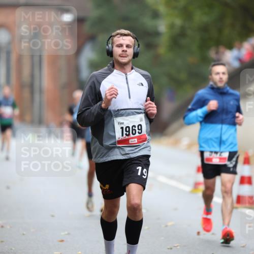 05.10.2025 - 20. swb-Marathon Bremen Michael Strokosch http://msf.ph/oto/9212176 05.10.2025 12:14:07 Laufen 1969, 19 meine-sportfotos.de