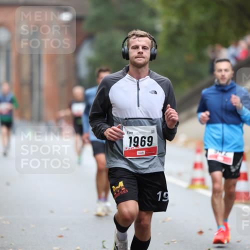 05.10.2025 - 20. swb-Marathon Bremen Michael Strokosch http://msf.ph/oto/9212177 05.10.2025 12:14:07 Laufen 1969, 19 meine-sportfotos.de