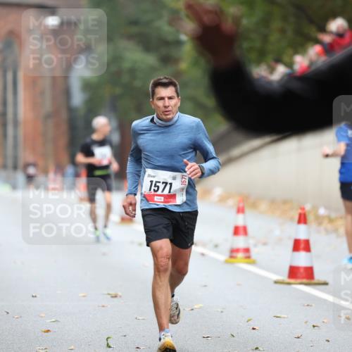 05.10.2025 - 20. swb-Marathon Bremen Michael Strokosch http://msf.ph/oto/9212179 05.10.2025 12:14:08 Laufen 1571, 1571 meine-sportfotos.de