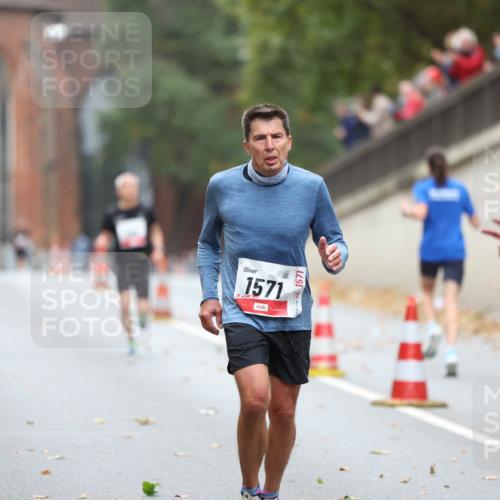 05.10.2025 - 20. swb-Marathon Bremen Michael Strokosch http://msf.ph/oto/9212181 05.10.2025 12:14:09 Laufen 1571, 1571 meine-sportfotos.de
