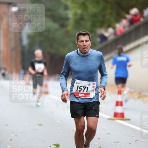 05.10.2025 - 20. swb-Marathon Bremen Michael Strokosch http://msf.ph/oto/9212182 05.10.2025 12:14:09 Laufen 1571, 1571 meine-sportfotos.de
