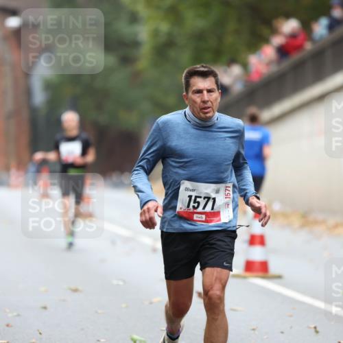 05.10.2025 - 20. swb-Marathon Bremen Michael Strokosch http://msf.ph/oto/9212183 05.10.2025 12:14:09 Laufen 1571, 1571 meine-sportfotos.de