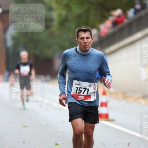 05.10.2025 - 20. swb-Marathon Bremen Michael Strokosch http://msf.ph/oto/9212184 05.10.2025 12:14:10 Laufen 1571, 1571 meine-sportfotos.de