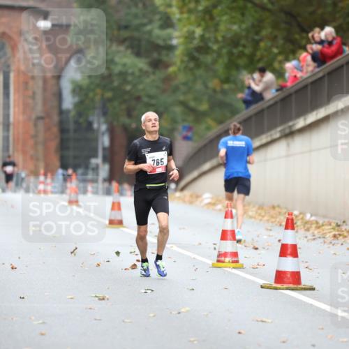 05.10.2025 - 20. swb-Marathon Bremen Michael Strokosch http://msf.ph/oto/9212186 05.10.2025 12:14:11 Laufen 643, 765 meine-sportfotos.de