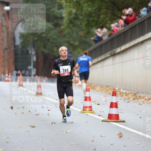 05.10.2025 - 20. swb-Marathon Bremen Michael Strokosch http://msf.ph/oto/9212188 05.10.2025 12:14:12 Laufen 643, 765 meine-sportfotos.de