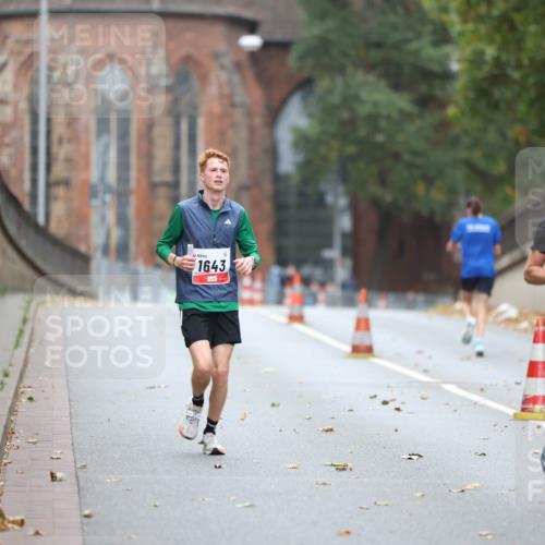 05.10.2025 - 20. swb-Marathon Bremen Michael Strokosch http://msf.ph/oto/9212191 05.10.2025 12:14:13 Laufen 1643, 765 meine-sportfotos.de
