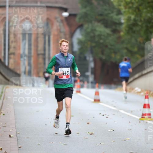 05.10.2025 - 20. swb-Marathon Bremen Michael Strokosch http://msf.ph/oto/9212193 05.10.2025 12:14:14 Laufen 343, 765 meine-sportfotos.de