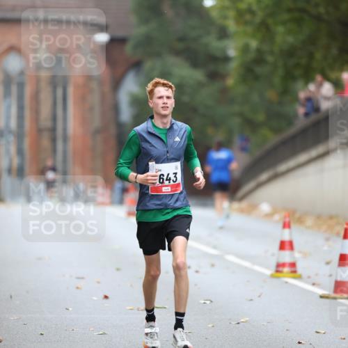 05.10.2025 - 20. swb-Marathon Bremen Michael Strokosch http://msf.ph/oto/9212199 05.10.2025 12:14:15 Laufen 643 meine-sportfotos.de