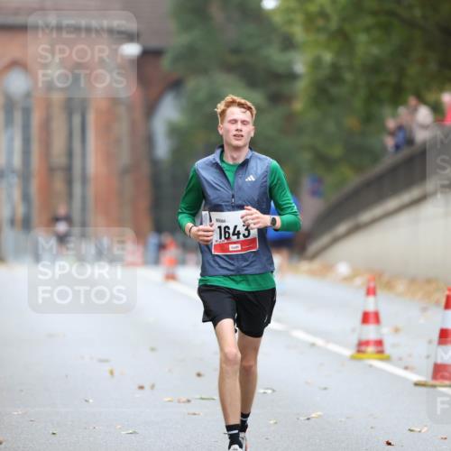 05.10.2025 - 20. swb-Marathon Bremen Michael Strokosch http://msf.ph/oto/9212200 05.10.2025 12:14:15 Laufen 1643 meine-sportfotos.de