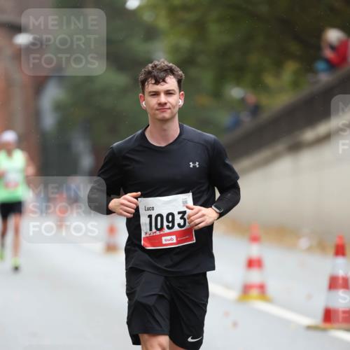 05.10.2025 - 20. swb-Marathon Bremen Michael Strokosch http://msf.ph/oto/9212201 05.10.2025 12:14:47 Laufen 1093 meine-sportfotos.de