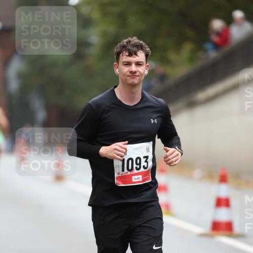 05.10.2025 - 20. swb-Marathon Bremen Michael Strokosch http://msf.ph/oto/9212202 05.10.2025 12:14:47 Laufen 1093 meine-sportfotos.de