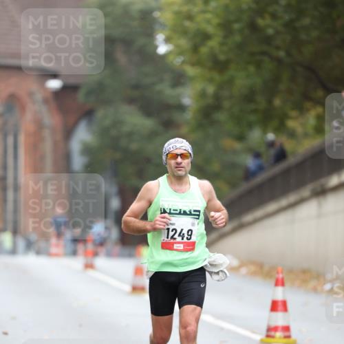 05.10.2025 - 20. swb-Marathon Bremen Michael Strokosch http://msf.ph/oto/9212203 05.10.2025 12:14:52 Laufen 1249 meine-sportfotos.de