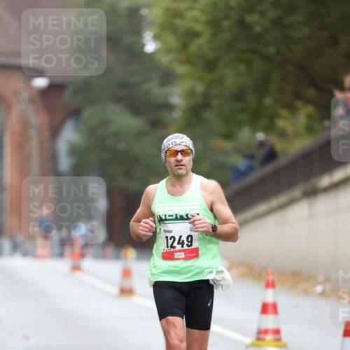 05.10.2025 - 20. swb-Marathon Bremen Michael Strokosch http://msf.ph/oto/9212204 05.10.2025 12:14:52 Laufen 100, 1249 meine-sportfotos.de
