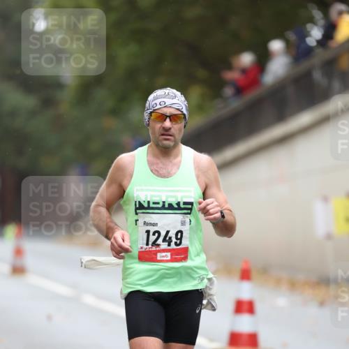 05.10.2025 - 20. swb-Marathon Bremen Michael Strokosch http://msf.ph/oto/9212208 05.10.2025 12:14:53 Laufen 1249 meine-sportfotos.de