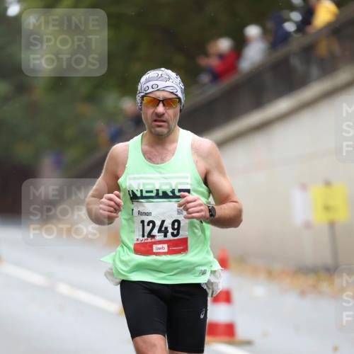 05.10.2025 - 20. swb-Marathon Bremen Michael Strokosch http://msf.ph/oto/9212209 05.10.2025 12:14:54 Laufen 1249 meine-sportfotos.de