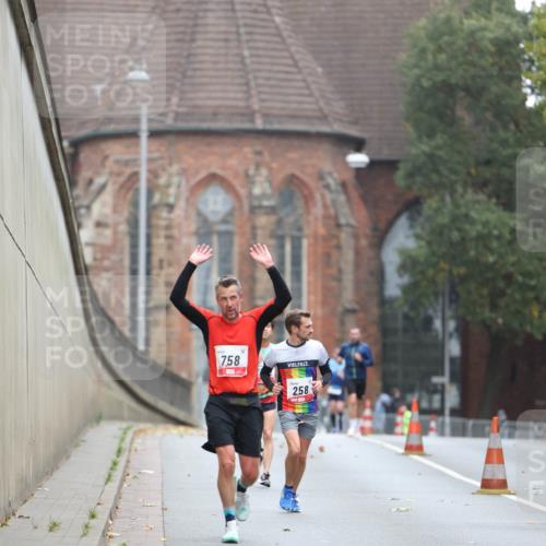 05.10.2025 - 20. swb-Marathon Bremen Michael Strokosch http://msf.ph/oto/9212211 05.10.2025 12:15:00 Laufen 758, 258 meine-sportfotos.de