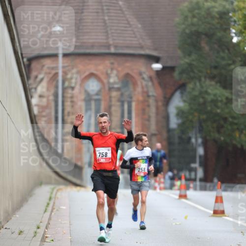 05.10.2025 - 20. swb-Marathon Bremen Michael Strokosch http://msf.ph/oto/9212212 05.10.2025 12:15:00 Laufen 758, 258 meine-sportfotos.de