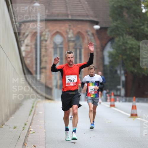 05.10.2025 - 20. swb-Marathon Bremen Michael Strokosch http://msf.ph/oto/9212216 05.10.2025 12:15:01 Laufen 758, 258 meine-sportfotos.de