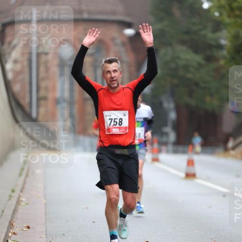05.10.2025 - 20. swb-Marathon Bremen Michael Strokosch http://msf.ph/oto/9212224 05.10.2025 12:15:03 Laufen 758 meine-sportfotos.de