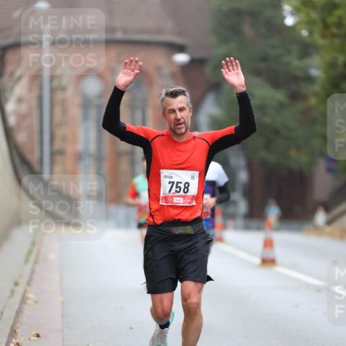 05.10.2025 - 20. swb-Marathon Bremen Michael Strokosch http://msf.ph/oto/9212225 05.10.2025 12:15:03 Laufen 758 meine-sportfotos.de