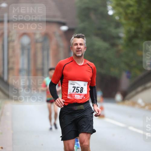 05.10.2025 - 20. swb-Marathon Bremen Michael Strokosch http://msf.ph/oto/9212228 05.10.2025 12:15:04 Laufen 758 meine-sportfotos.de