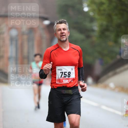 05.10.2025 - 20. swb-Marathon Bremen Michael Strokosch http://msf.ph/oto/9212230 05.10.2025 12:15:04 Laufen 758 meine-sportfotos.de