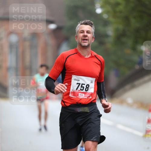 05.10.2025 - 20. swb-Marathon Bremen Michael Strokosch http://msf.ph/oto/9212231 05.10.2025 12:15:04 Laufen 758 meine-sportfotos.de