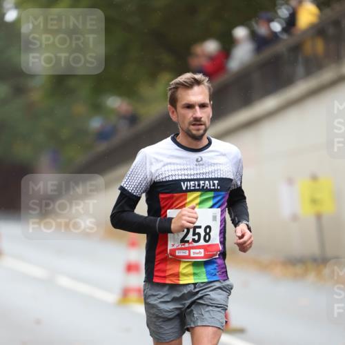 05.10.2025 - 20. swb-Marathon Bremen Michael Strokosch http://msf.ph/oto/9212233 05.10.2025 12:15:07 Laufen 258, 01142 meine-sportfotos.de