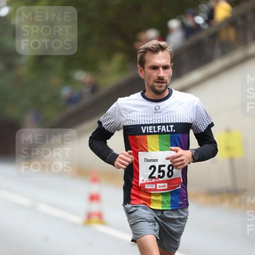 05.10.2025 - 20. swb-Marathon Bremen Michael Strokosch http://msf.ph/oto/9212234 05.10.2025 12:15:07 Laufen 258, 01142 meine-sportfotos.de