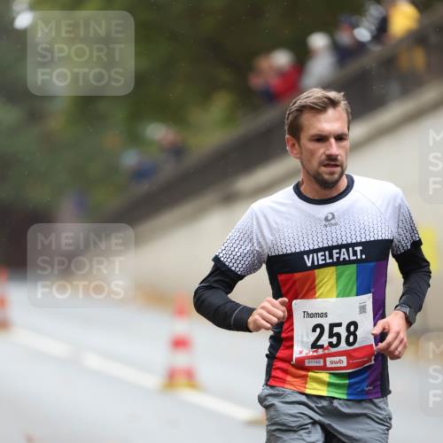 05.10.2025 - 20. swb-Marathon Bremen Michael Strokosch http://msf.ph/oto/9212235 05.10.2025 12:15:08 Laufen 258, 01142 meine-sportfotos.de