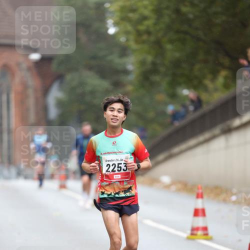 05.10.2025 - 20. swb-Marathon Bremen Michael Strokosch http://msf.ph/oto/9212237 05.10.2025 12:15:09 Laufen 20, 2253 meine-sportfotos.de