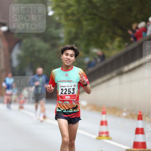 05.10.2025 - 20. swb-Marathon Bremen Michael Strokosch http://msf.ph/oto/9212239 05.10.2025 12:15:09 Laufen 20, 2253 meine-sportfotos.de