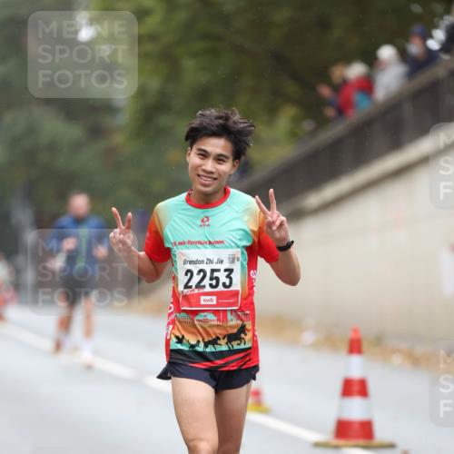 05.10.2025 - 20. swb-Marathon Bremen Michael Strokosch http://msf.ph/oto/9212242 05.10.2025 12:15:10 Laufen 20, 2253 meine-sportfotos.de